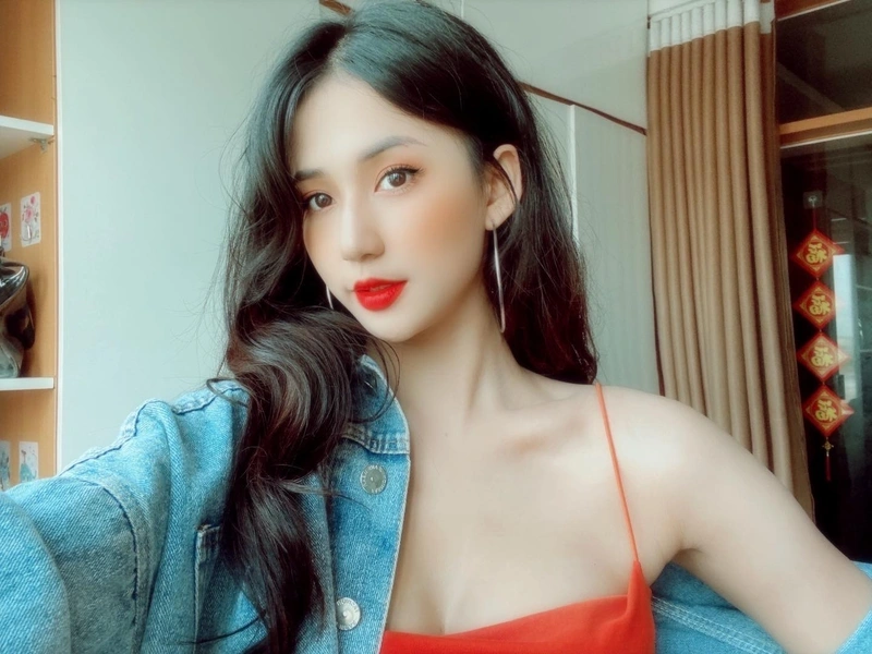 Ảnh TikToker Như Lê sexy full body cuốn hút