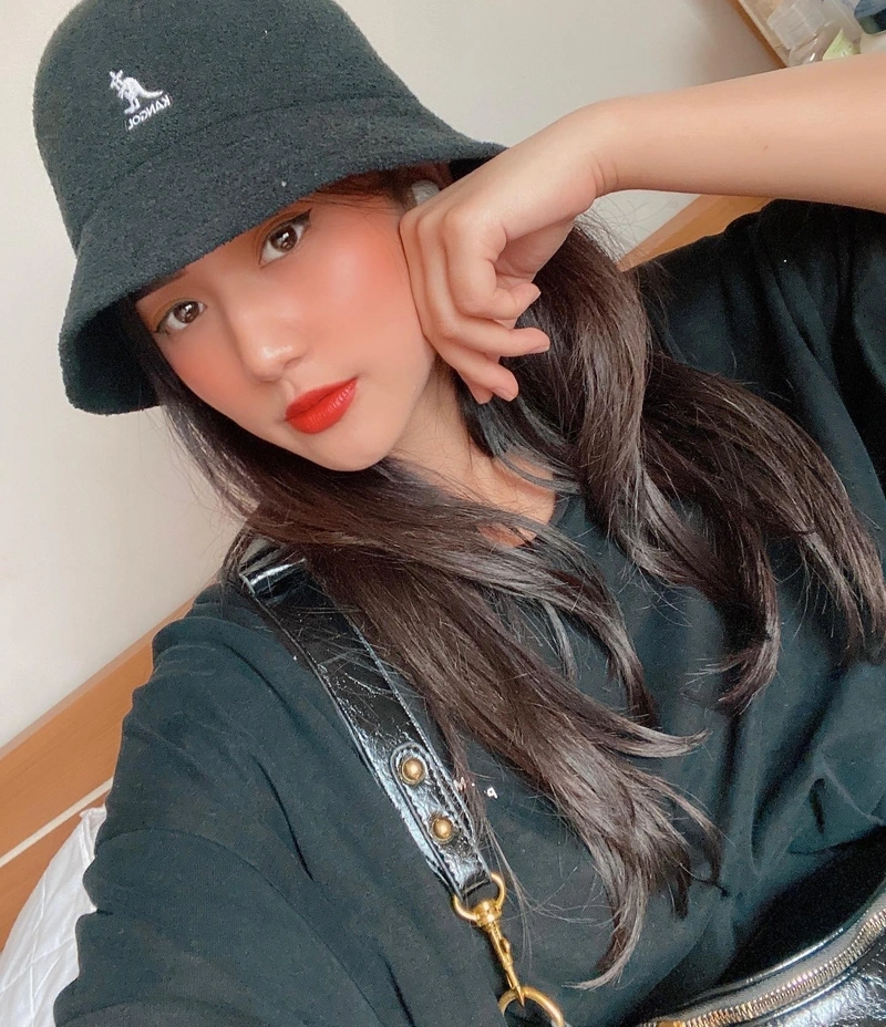 Ảnh TikToker Như Lê sexy tư thế nằm gợi tình