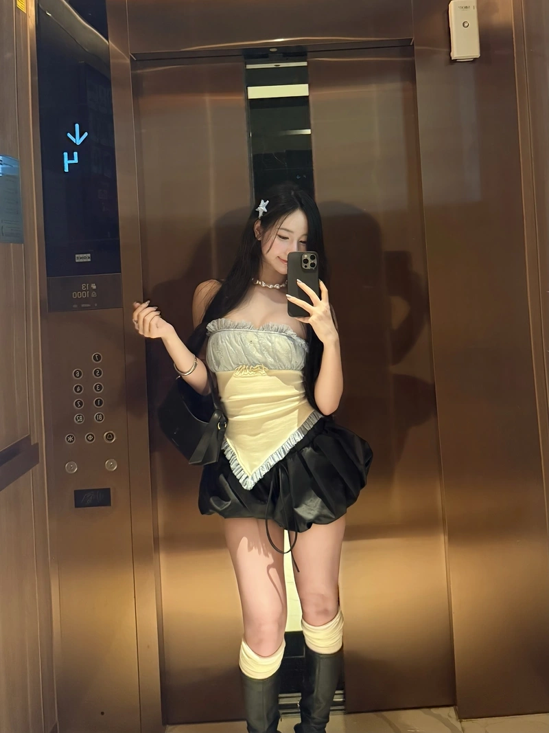 Ảnh Uyên Ni bikini 2K lột đồ khoe thân hình sexy