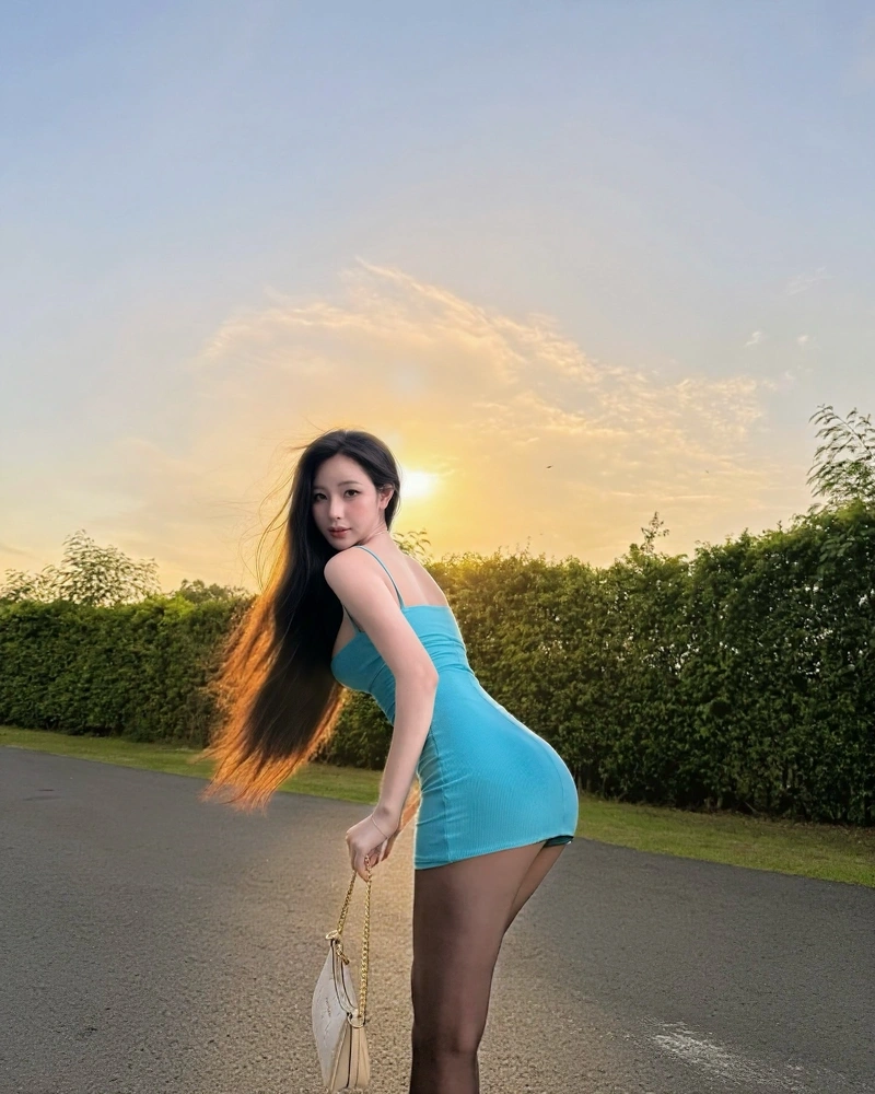 Ảnh Uyên Ni bikini full HD khoe hàng cực phẩm