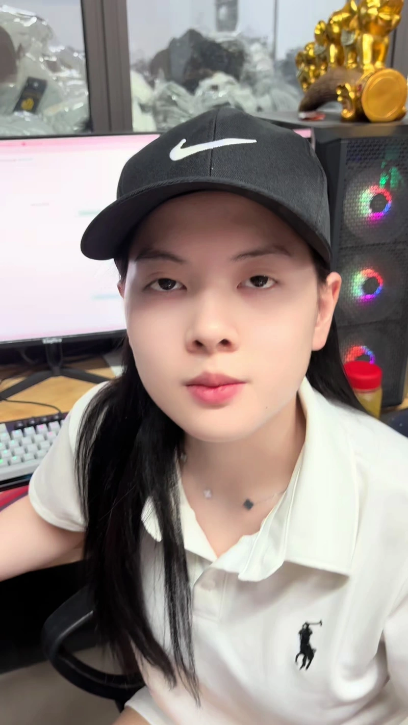 Ảnh avatar Uyenbeu2006 vòng một khủng sexy