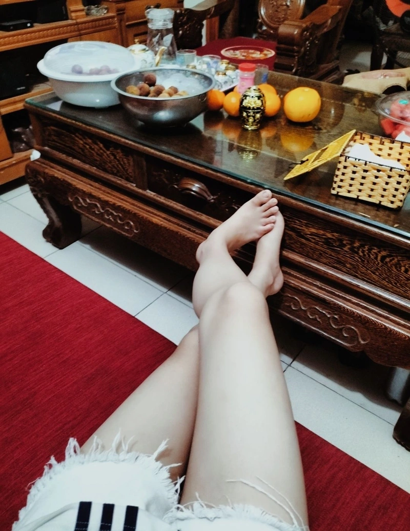 Ảnh chân gái đít căng tròn gợi tình