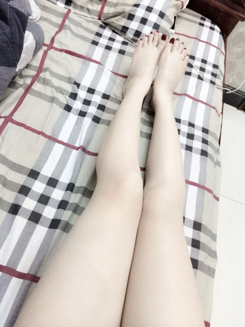 Ảnh chụp chân gái mông căng gợi tình