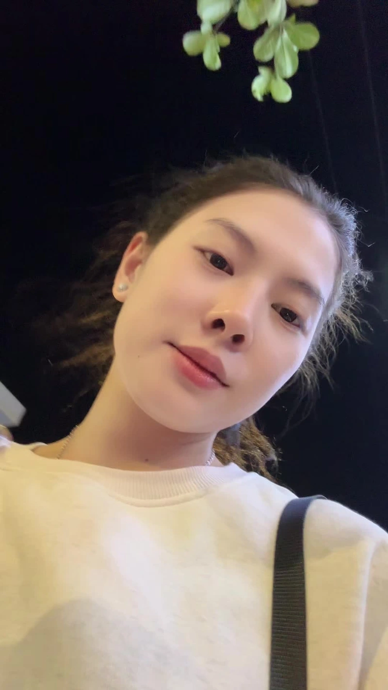 Ảnh đại diện TikToker Uyenbeu2006 sexy gợi tình