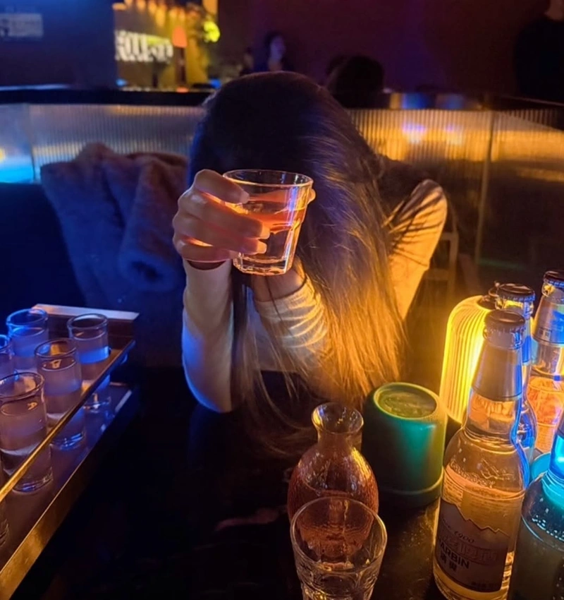 Ảnh gái karaoke nóng bỏng khoe vòng một căng tròn