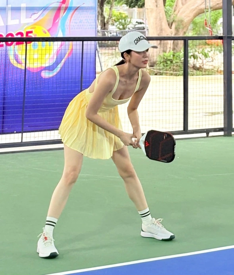 Ảnh gái xinh chơi pickleball mông to tròn quyến rũ siêu phẩm