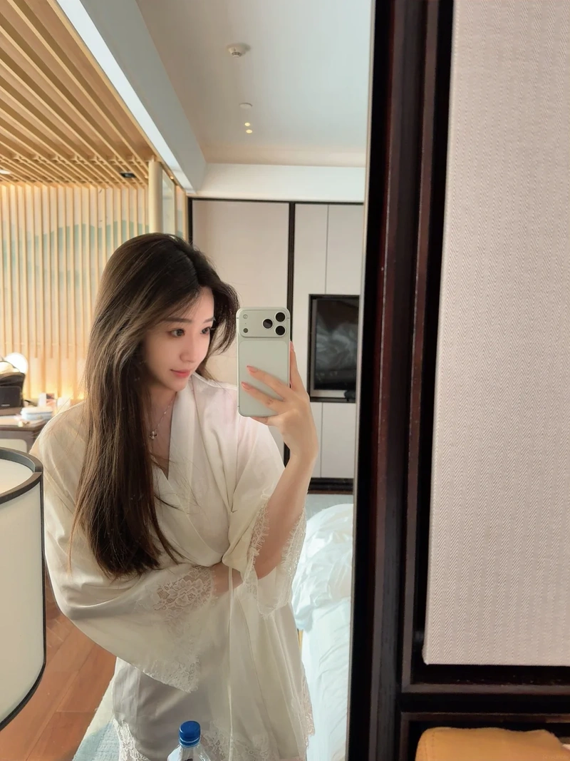 Ảnh gái xinh diện đồ ngủ quyến rũ gợi cảm