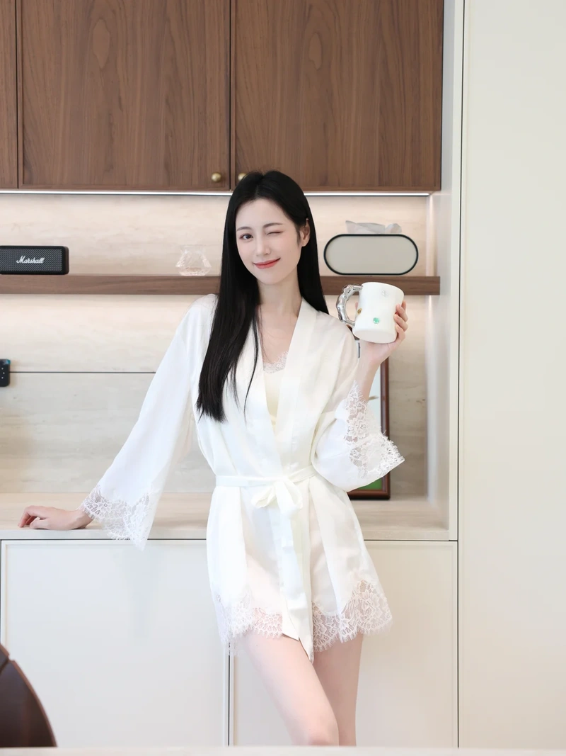 Ảnh gái xinh mặc đồ ngủ trong trẻo tinh khôi
