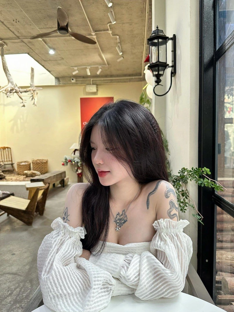 Ảnh gái xinh xăm mình mông to tròn gợi tình
