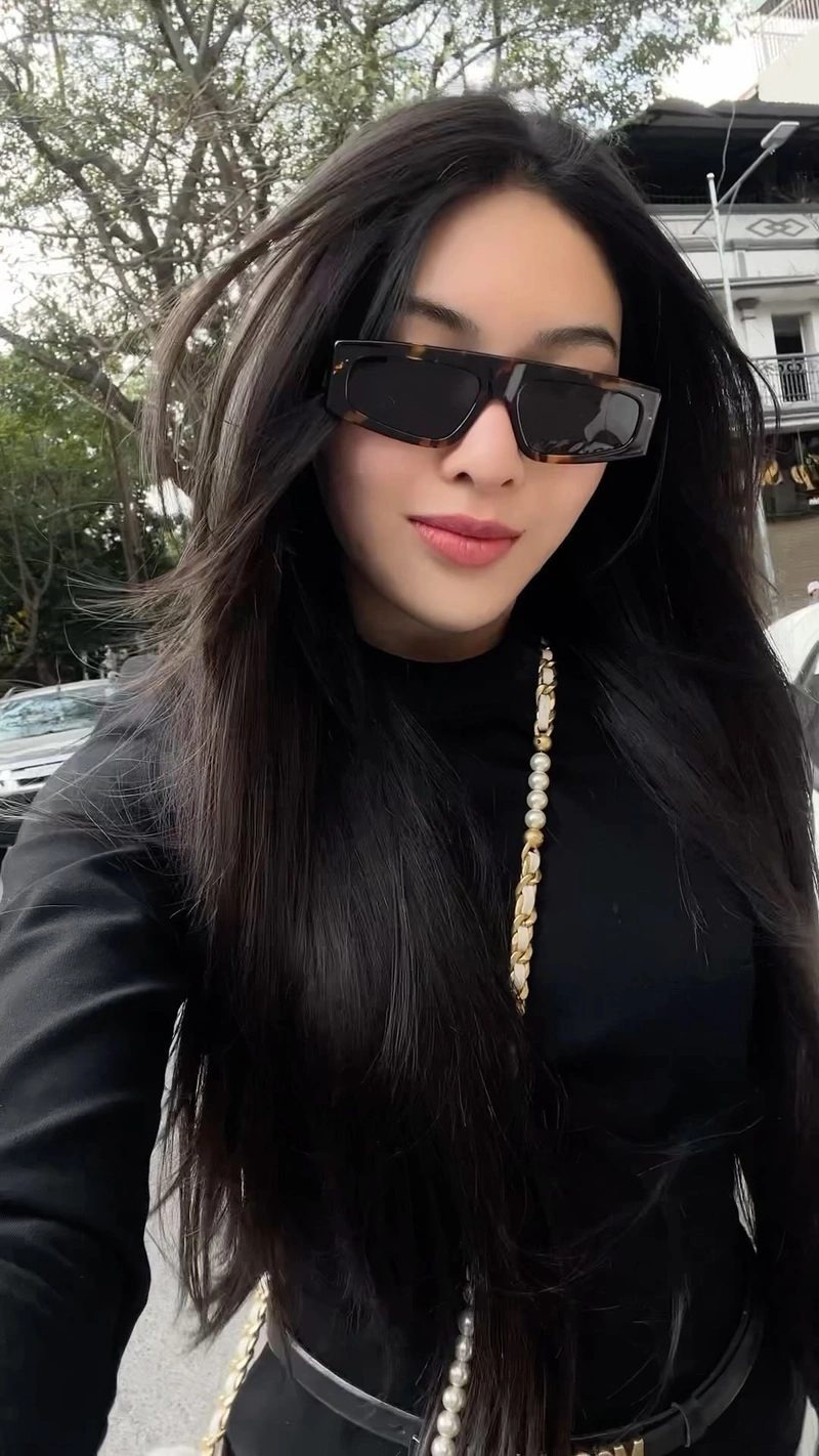 Ảnh sexy Linh Trương với đít to đầy đặn không che
