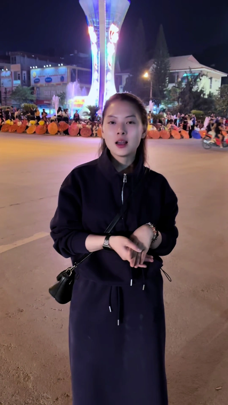 Ảnh tải Uyenbeu2006 show hàng quyến rũ