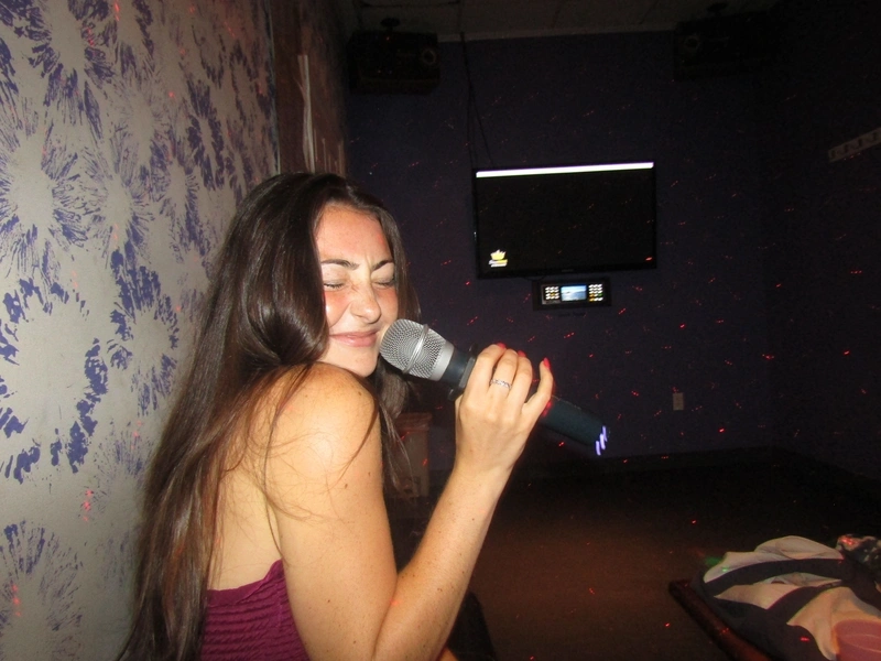 Gái karaoke mông đít tròn gợi dục 2K