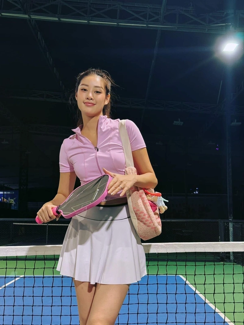 Gái xinh body nóng bỏng chơi pickleball khoe vòng ba gợi tình