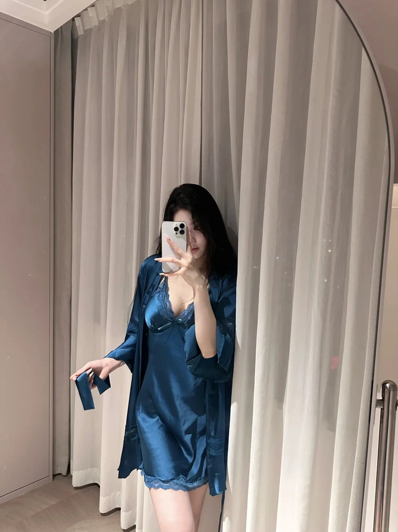 Gái xinh mặc đồ ngủ gợi cảm kiều diễm