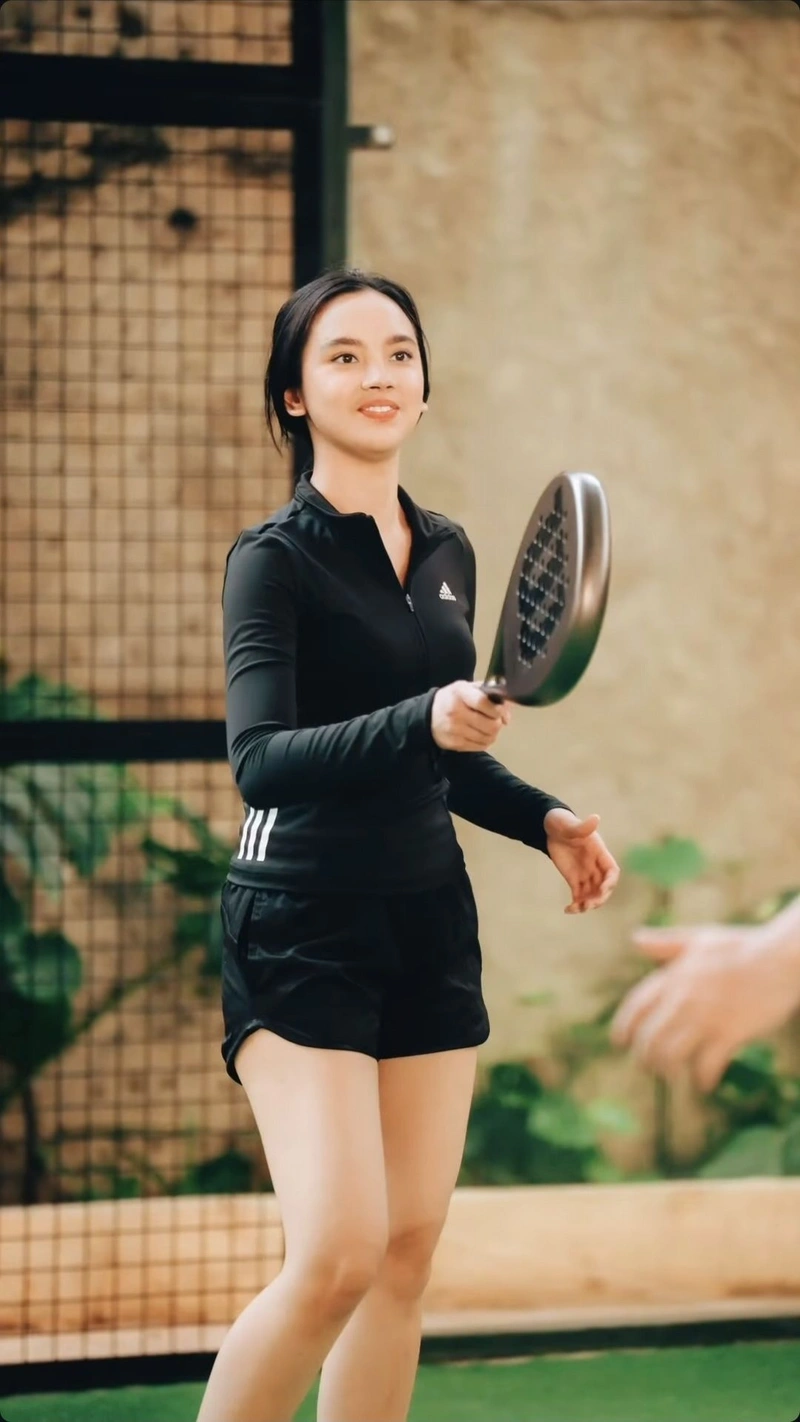 Gái xinh pickleball cởi đồ show hàng vòng ba tròn trịa nóng bỏng