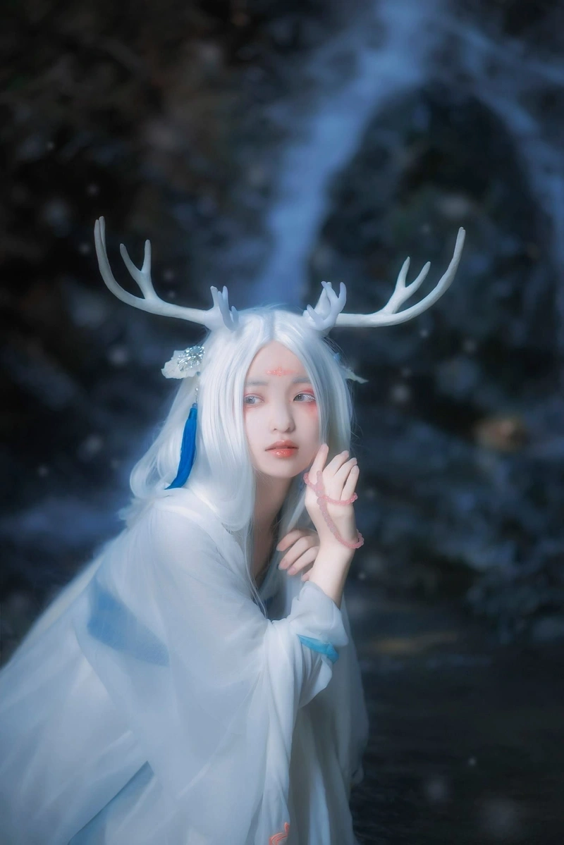 Hình Bạch Cốt Tinh cosplay quyến rũ yêu kiều