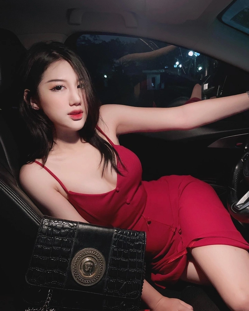 Hình Callmevaniillaa show mông cong quyến rũ