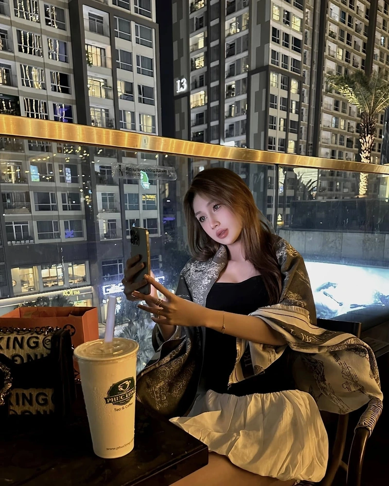 Hình DJ Vy Chila dâm dục cởi hết đồ
