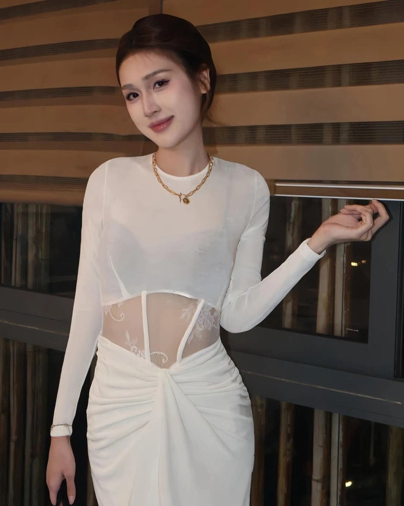 Hình DJ Vy Chila gợi cảm ngực to quyến rũ