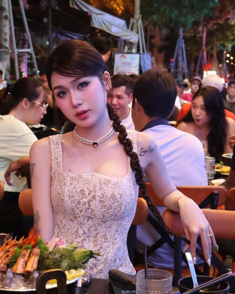 Hình DJ Vy Chila lột đồ đầy cuốn hút