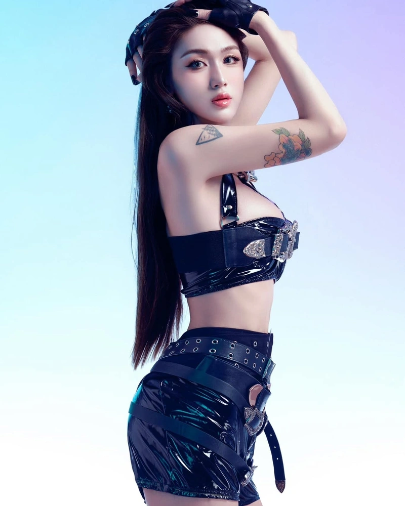 Hình DJ Vy Chila show vòng ba khủng