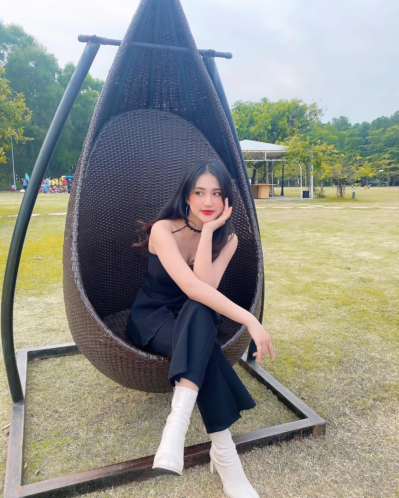 Hình Như Lê TikToker mông to tròn cuốn hút mạnh mẽ