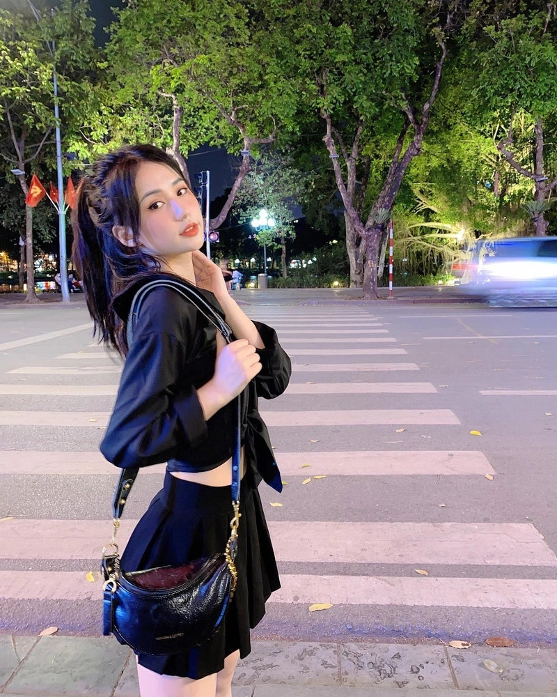 Hình Như Lê TikToker ngực khủng tròn đầy cuốn hút