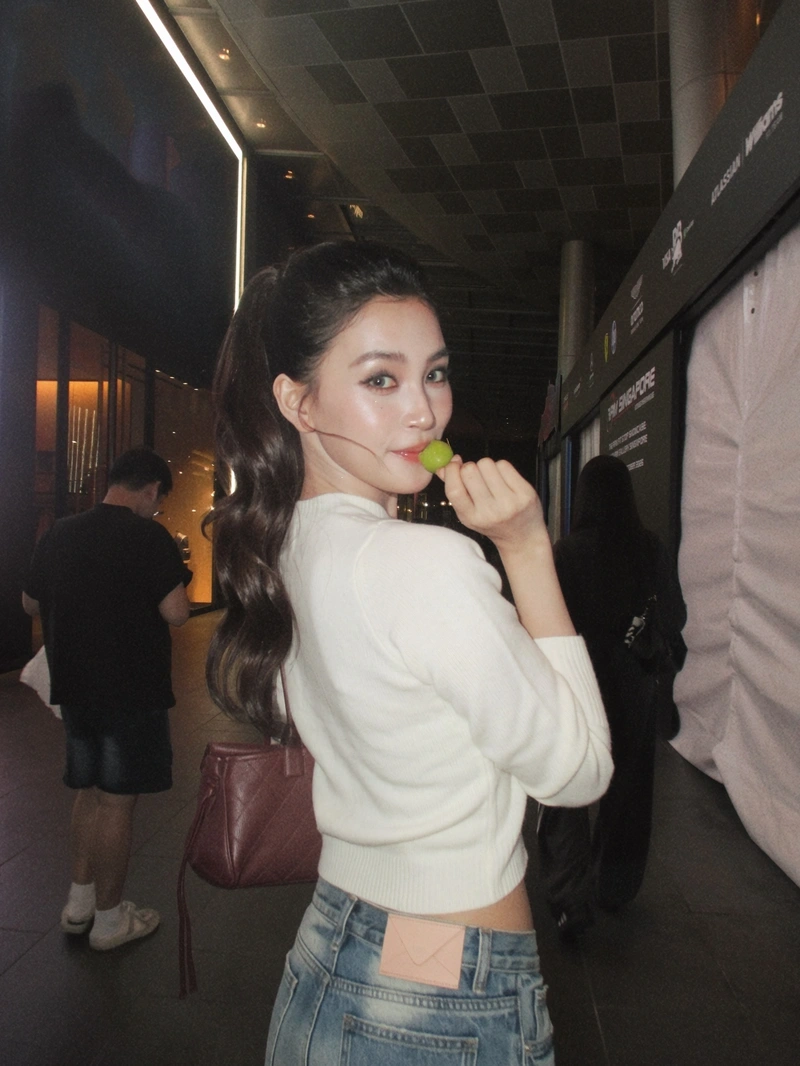 Hình TikToker Tuệ Vy sexy khoe vòng ba tròn đầy quyến rũ