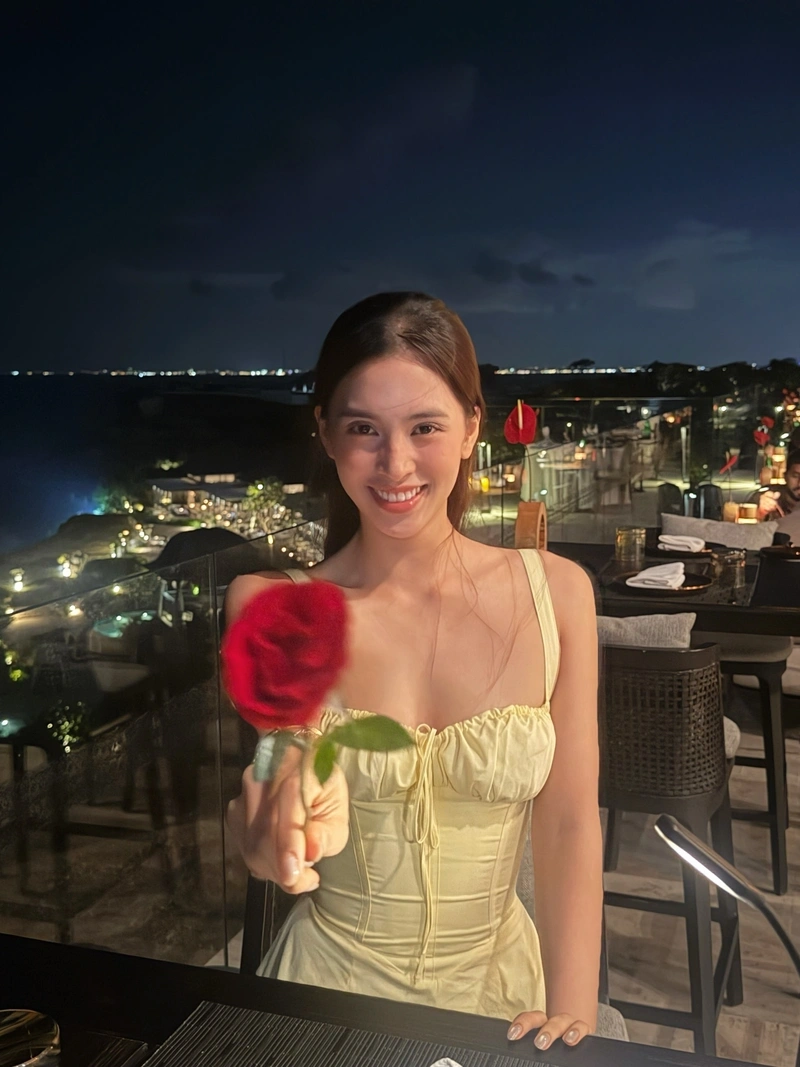Hình TikToker Tuệ Vy sexy mông tròn đít đầy dáng