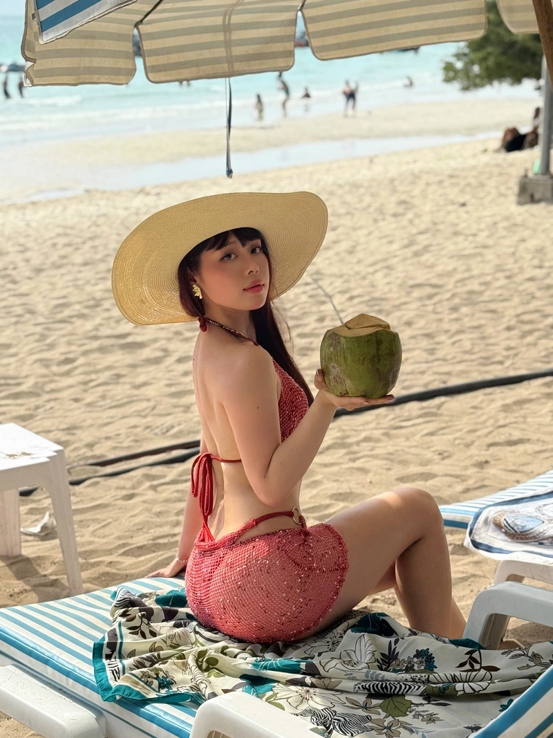 Hình Tiktoker Quỳnh Mai mông cong quyến rũ