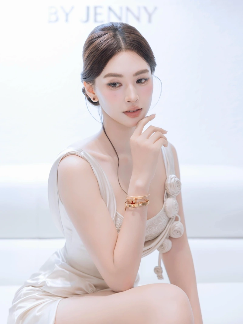 Hình Tuệ Vy TikToker sexy lột đồ gợi tình