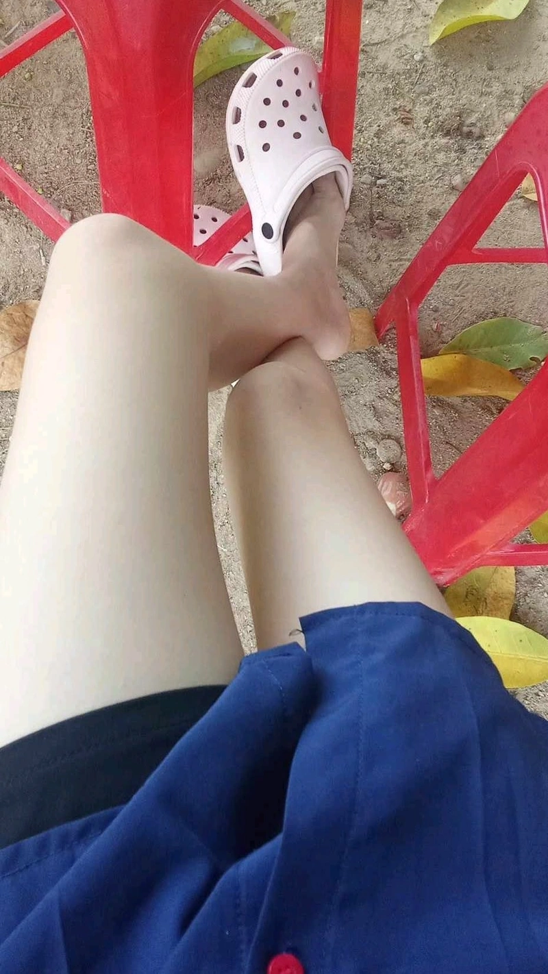 Hình ảnh chân gái khoe vòng một sexy