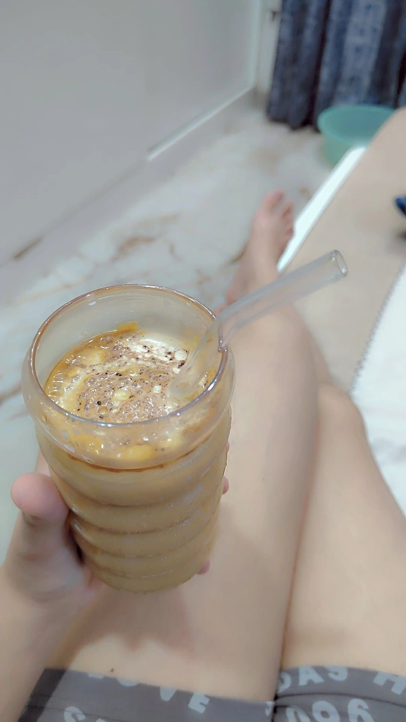 Hình ảnh chân gái ngực tròn căng đầy