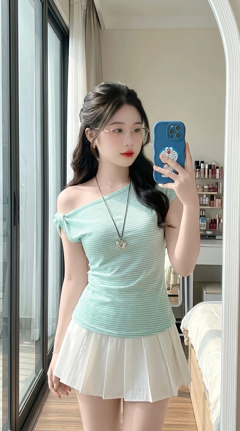 Hình ảnh cô nàng mặc váy ngắn sexy cuốn hút