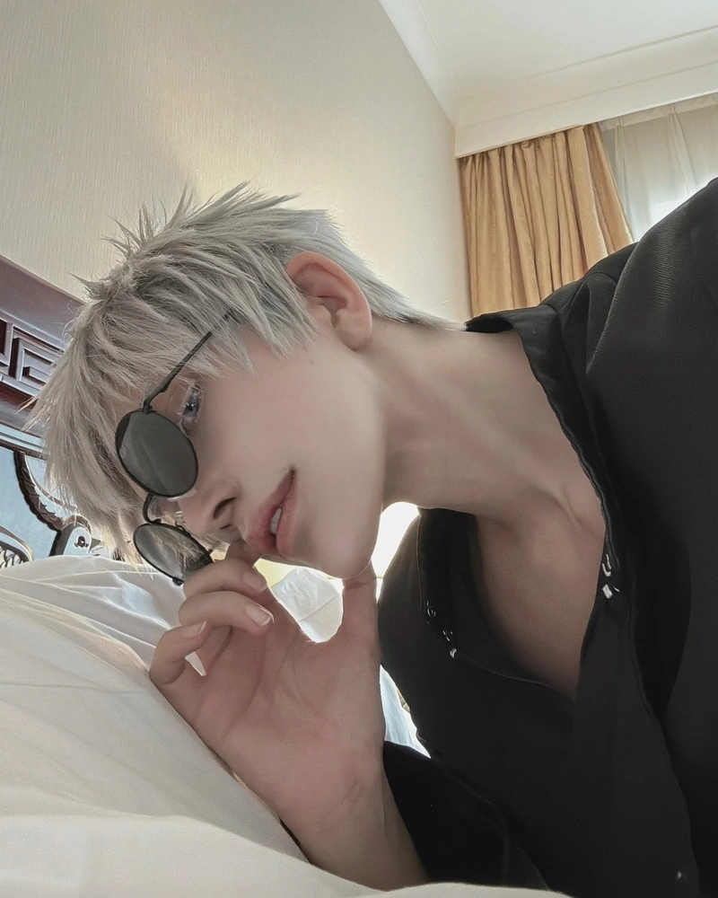 Hình anime nam cosplay lạnh lùng cuốn hút