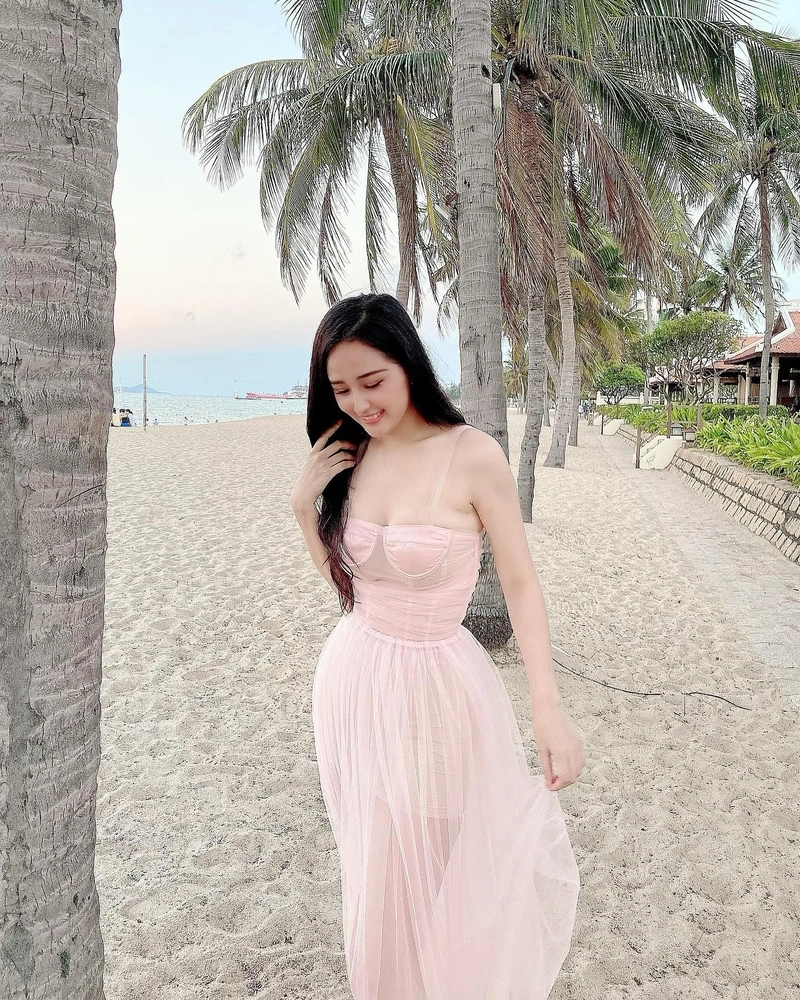 Hình bikini Mai Phương Thúy sexy thanh thoát quyến rũ