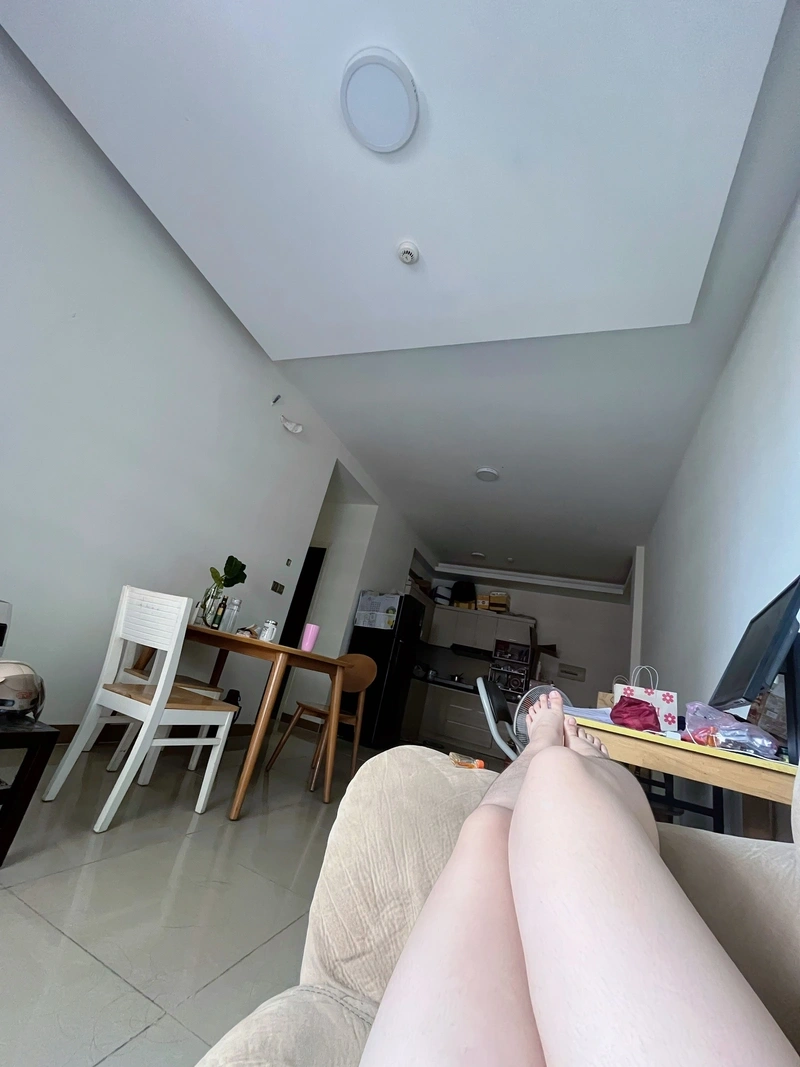 Hình chụp ảnh chân gái ngực to tròn