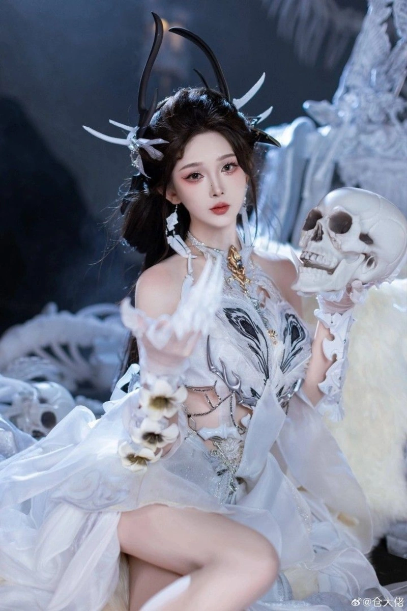 Hình cosplay Bạch Cốt Tinh huyền ảo cuốn hút