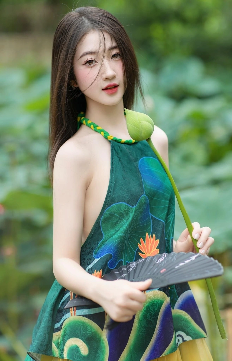 Hình gái xinh mặc áo yếm không che vòng ba siêu phẩm