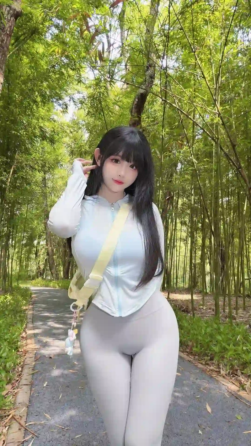 Hình gái xinh mặc quần legging full HD vòng ba quyến rũ