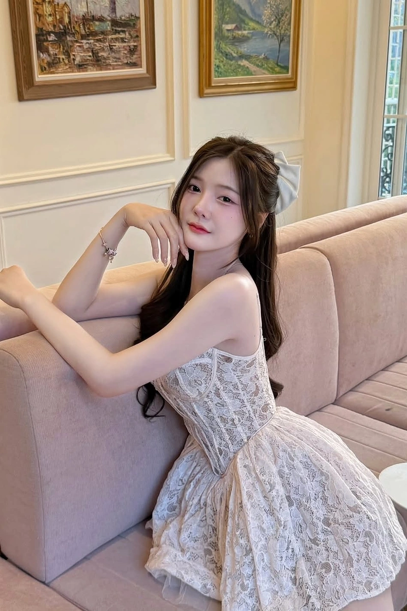 Hình gái xinh mặc váy ngắn show hàng cực phẩm
