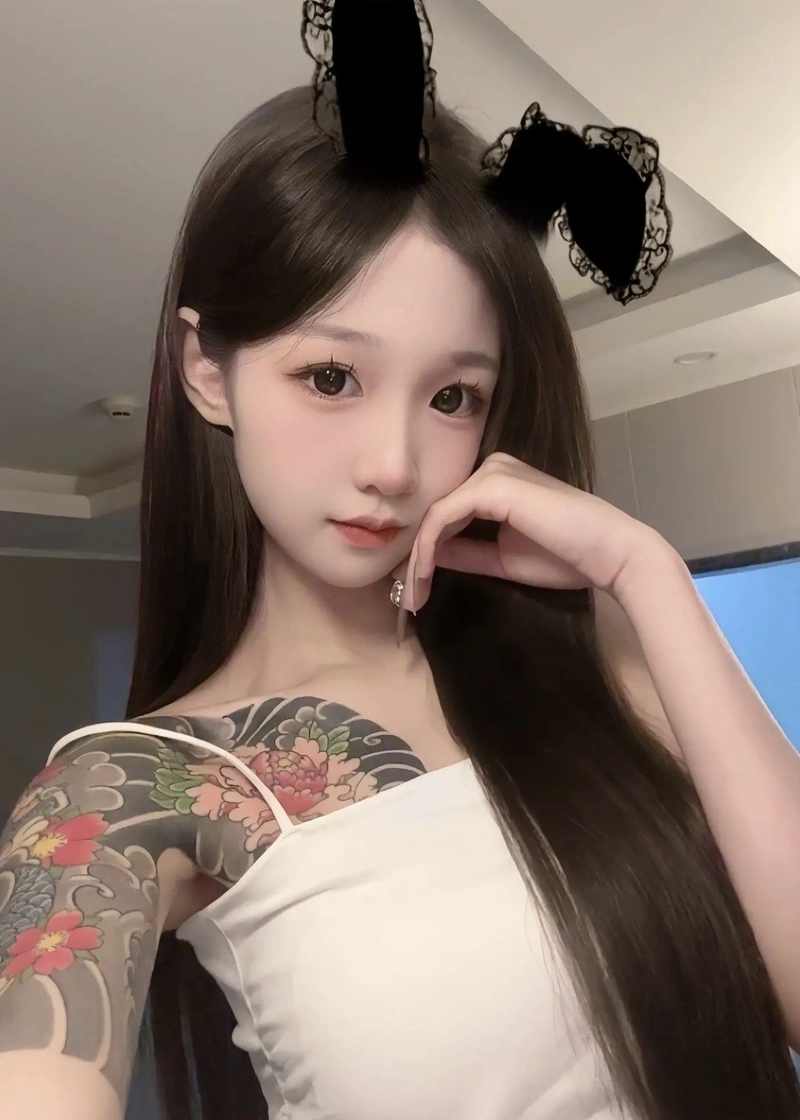 Hình gái xinh xăm mình không che full HD