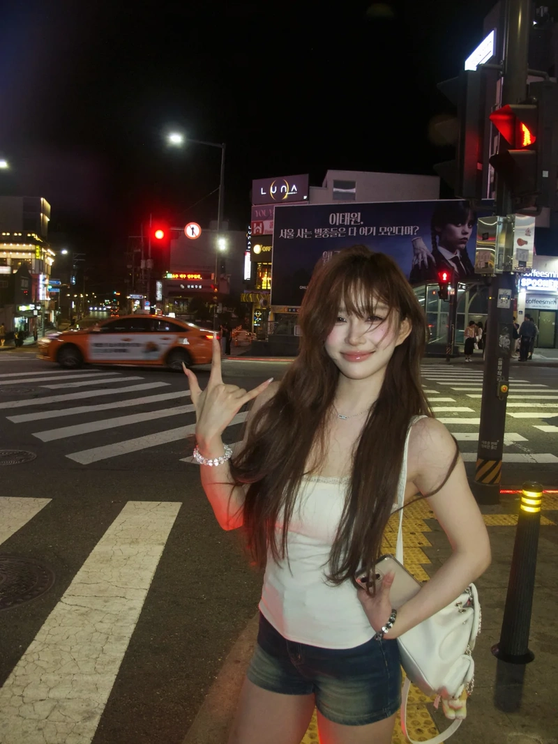 Hình girl phố kiêu sa bí ẩn
