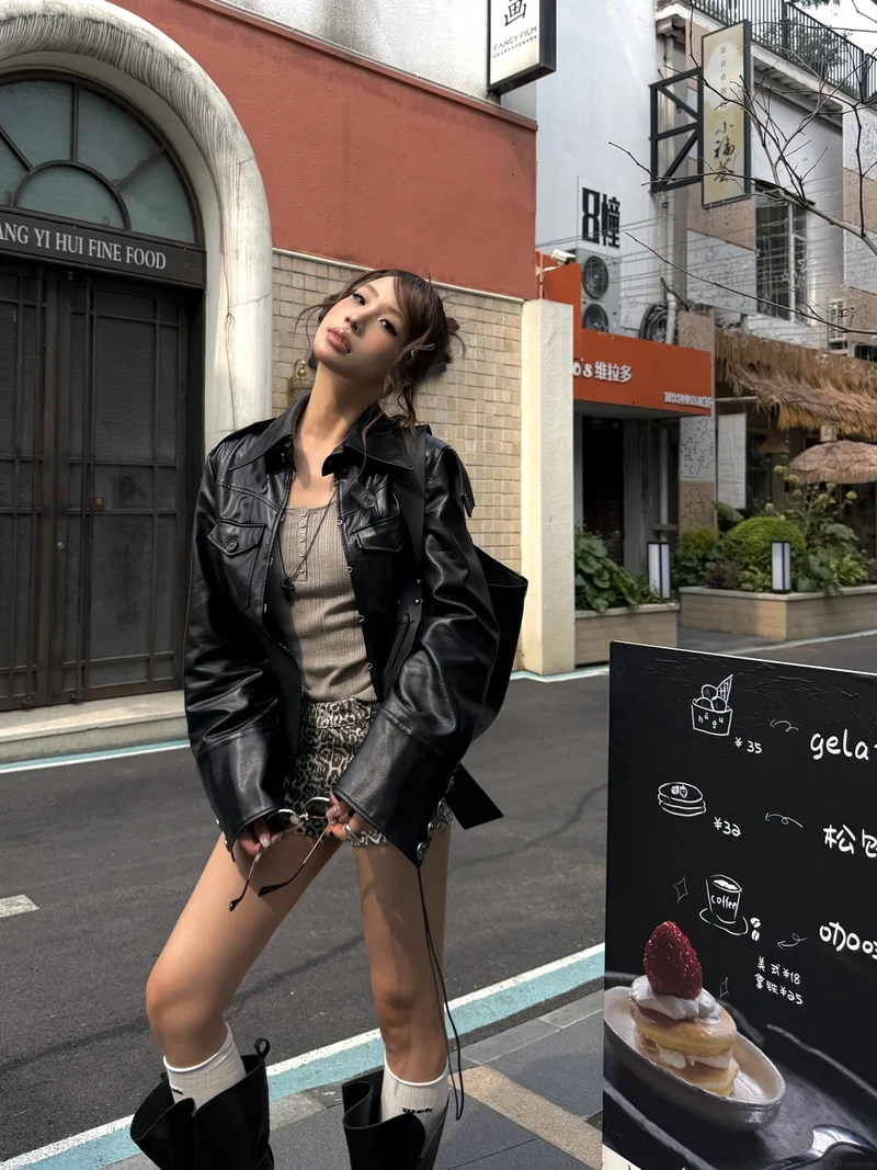 Hình girl phố quyến rũ kiêu sa