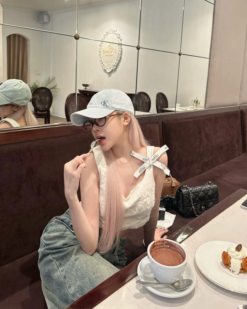 Lê Huyền Diệu khoe ngực to tròn trong bikini siêu phẩm