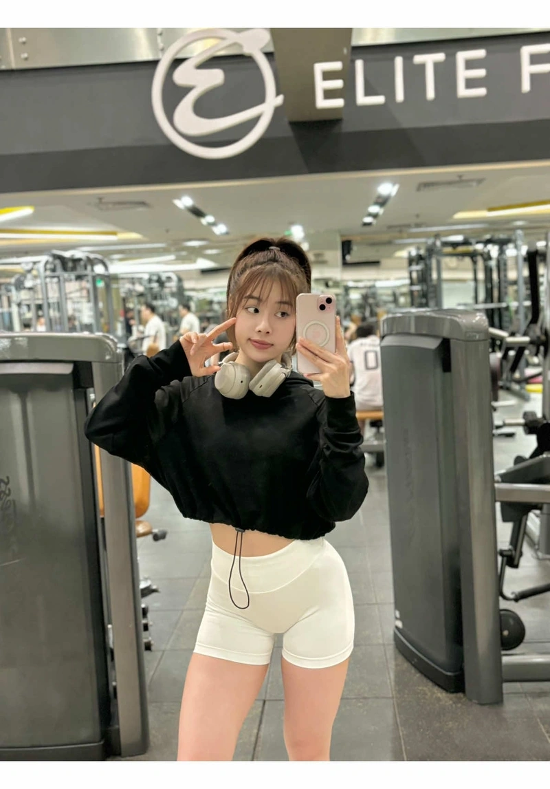 Quỳnh Mai nude quyến rũ cởi hết đồ
