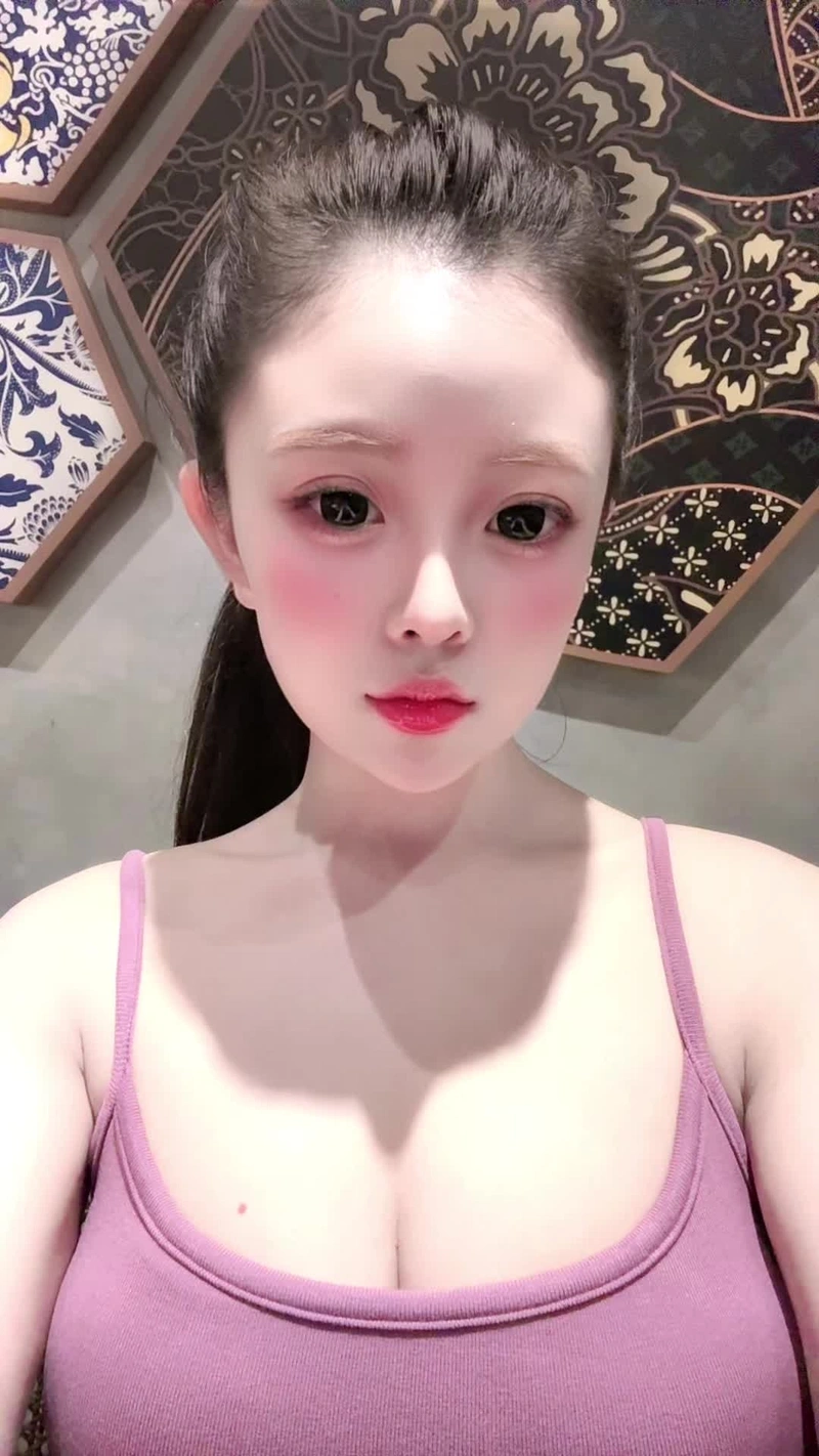 Thảo Baby khoe vòng ba quyến rũ không che