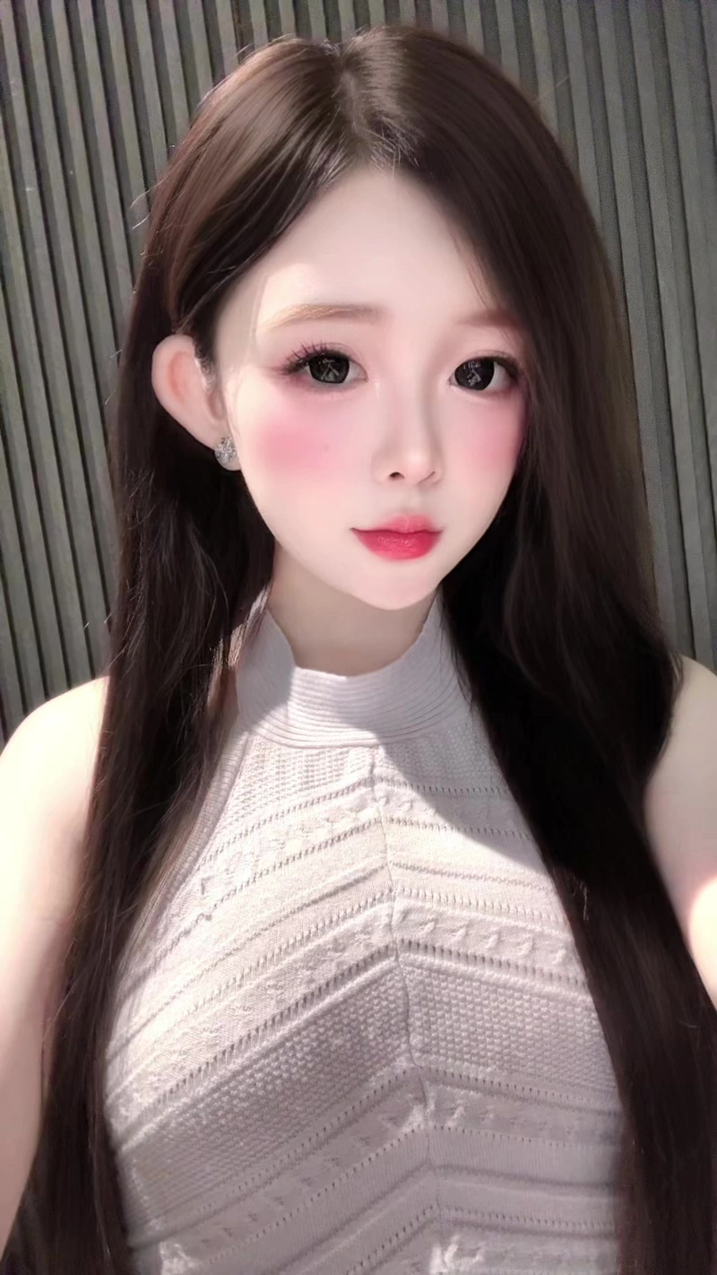 Thảo Baby sexy lộ hàng vòng một đầy đặn