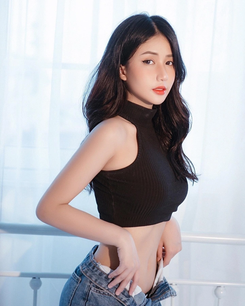 TikToker Như Lê khoe hàng lộ nhẹ đầy quyến rũ