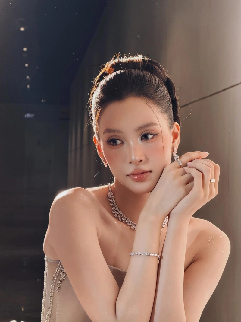TikToker Tuệ Vy nóng bỏng vòng ba siêu phẩm